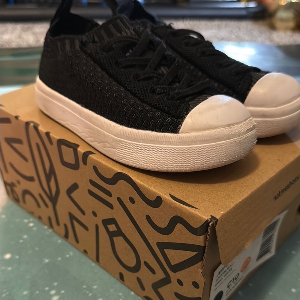 Native Kids Shoes - Black and White Sneakers Jefferson liteknit 10c